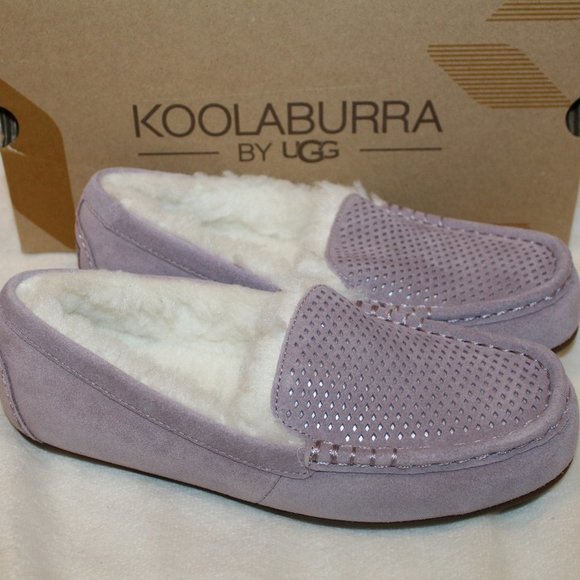 NIB UGG‎ BY KOOLABURRA PERF SUEDE FUR LINED SLIPPERS LILAC PURPLE - Picture 2 of 6